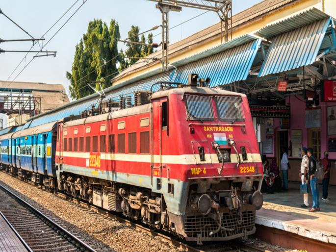 Dakshin Express passenger found cockroach in veg biryani | दक्षिण एक्सप्रेसच्या प्रवाशाला मिळाला व्हेज बिर्याणीत काक्रोच; संतप्त प्रवाशाकडून तक्रार Dakshin Express passenger found cockroach in veg biryani | दक्षिण एक्सप्रेसच्या प्रवाशाला मिळाला व्हेज बिर्याणीत काक्रोच; संतप्त प्रवाशाकडून तक्रार