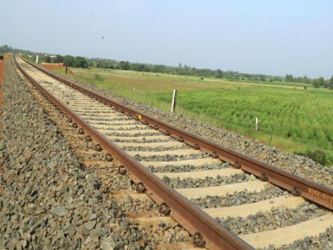 A young man died after falling on the railway tracks his 23rd birthday was on Thursday; there was a commotion in the Wanewadi area of Baramati | तरुणाचा रेल्वे रूळावर पडून मृत्यू, गुरुवारी झाला २३ वा वाढदिवस; बारामतीच्या वाणेवाडी परिसरात हळहळ A young man died after falling on the railway tracks his 23rd birthday was on Thursday; there was a commotion in the Wanewadi area of Baramati | तरुणाचा रेल्वे रूळावर पडून मृत्यू, गुरुवारी झाला २३ वा वाढदिवस; बारामतीच्या वाणेवाडी परिसरात हळहळ