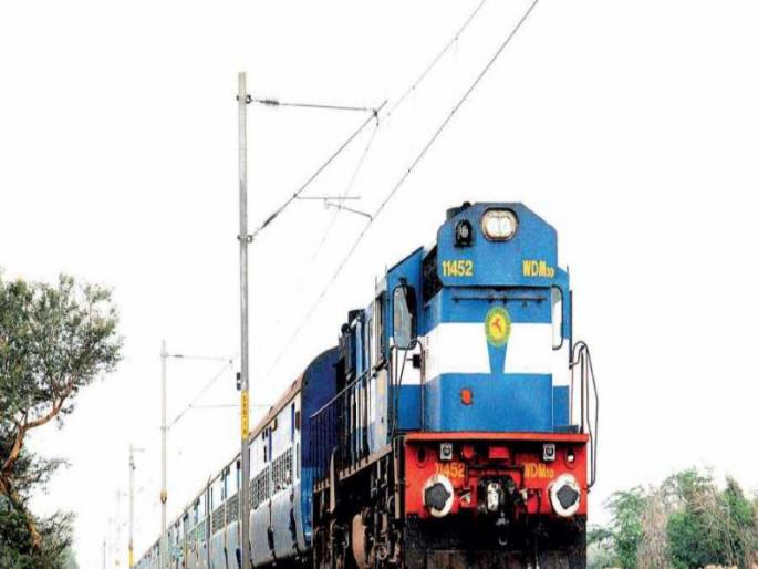 Rail service jam due to failure of overhead wire | ओव्हरहेड वायर मध्ये बिघाड झाल्याने रेल्वे सेवा ठप्प Rail service jam due to failure of overhead wire | ओव्हरहेड वायर मध्ये बिघाड झाल्याने रेल्वे सेवा ठप्प