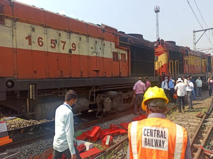 accident in the yard of Pune railway station the engine wheel slipped | पुणे रेल्वे स्थानकाच्या यार्डमध्ये अपघात; इंजिनचे चाक घसरले accident in the yard of Pune railway station the engine wheel slipped | पुणे रेल्वे स्थानकाच्या यार्डमध्ये अपघात; इंजिनचे चाक घसरले