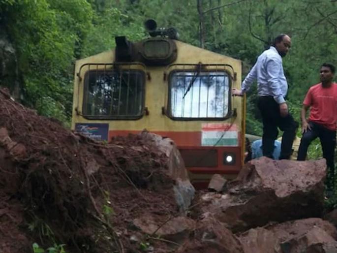 Heavy rain, crack on track, emergency brake pressed by loco pilot and major accident averted | मुसळधार पाऊस, ट्रॅकवर कोसळली दरड, लोको पायलटने दाबले एमर्जन्सी ब्रेक आणि मोठी दुर्घटना टळली Heavy rain, crack on track, emergency brake pressed by loco pilot and major accident averted | मुसळधार पाऊस, ट्रॅकवर कोसळली दरड, लोको पायलटने दाबले एमर्जन्सी ब्रेक आणि मोठी दुर्घटना टळली