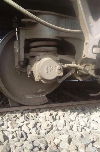 Gorakhpur-Yashwantpur express wheel broken in Katol area of ​​Nagpur | नागपूरनजीकच्या काटोल भागात गोरखपूर-यशवंतपूर एक्सप्रेसचे चाक तुटले