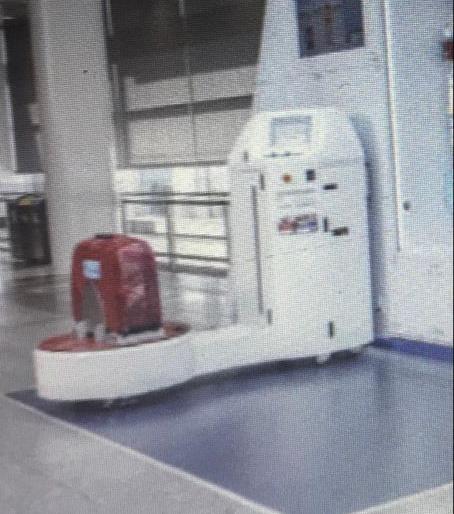 The bag will be 'sanitized' as soon as it is put in the machine. | मशीनमध्ये टाकताच होईल बॅग ‘सॅनिटाइझ’ The bag will be 'sanitized' as soon as it is put in the machine. | मशीनमध्ये टाकताच होईल बॅग ‘सॅनिटाइझ’