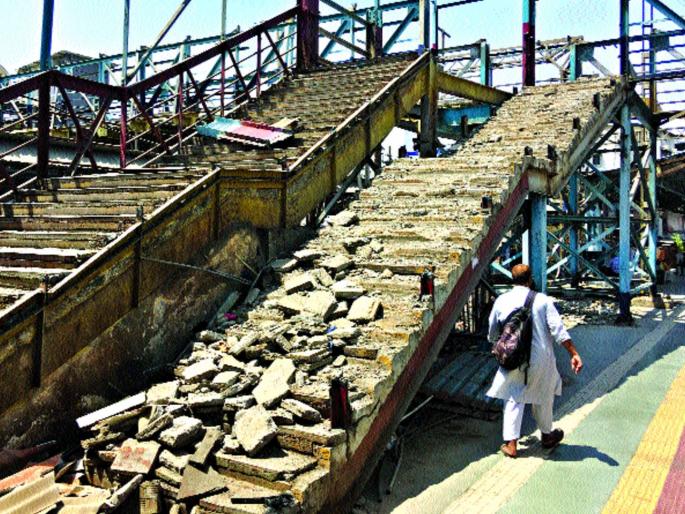 One or two railroad worms | रेल्वेच्या एक ना धड भाराभर चिंध्या One or two railroad worms | रेल्वेच्या एक ना धड भाराभर चिंध्या