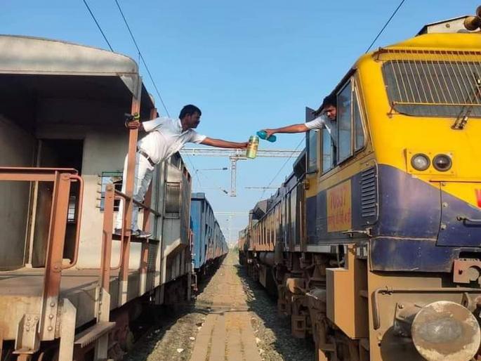 Horrible...! Railways say, loco pilot doesn't even have to free the toilet or eat break; worse than prison... | हॉरिबल...! रेल्वे म्हणे नो ब्रेक, लोको पायलटने टॉयलेट अन् जेवणही करायचे नाही; तुरुंगापेक्षाही भयंकर... Horrible...! Railways say, loco pilot doesn't even have to free the toilet or eat break; worse than prison... | हॉरिबल...! रेल्वे म्हणे नो ब्रेक, लोको पायलटने टॉयलेट अन् जेवणही करायचे नाही; तुरुंगापेक्षाही भयंकर...