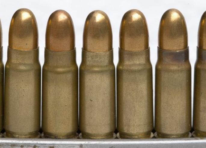 How did the live cartridges go to the Maintenance section of the railway? | जिवंत काडतुसे रेल्वेच्या मेन्टेनन्स विभागात गेले कसे?