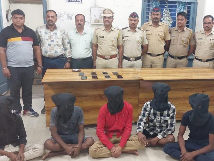 Nashik The police arrested the thieves who threatened railway passengers with Operation Blade | नाशिक : रेल्वे प्रवाशांना ऑपरेशन ब्लेडचा धाक दाखवणाऱ्या चोरट्यांना पोलिसांकडून अटक Nashik The police arrested the thieves who threatened railway passengers with Operation Blade | नाशिक : रेल्वे प्रवाशांना ऑपरेशन ब्लेडचा धाक दाखवणाऱ्या चोरट्यांना पोलिसांकडून अटक