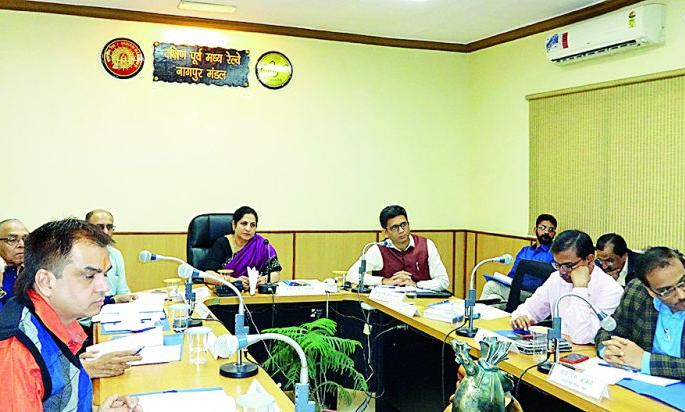 Ramtek Passenger run to Ajni railway station | रामटेक पॅसेंजर अजनी रेल्वे स्थानकापर्यंत चालवा Ramtek Passenger run to Ajni railway station | रामटेक पॅसेंजर अजनी रेल्वे स्थानकापर्यंत चालवा