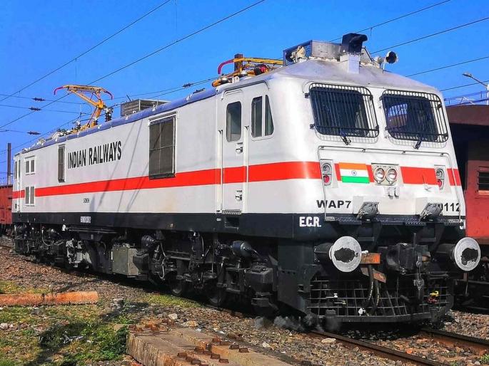 in bihar engineer sold train engine samastipur railway purnea court steam engine | हद्दच झाली! इंजिनीयरनं विकलं रेल्वे इंजिन; अजब घोटाळा पाहून पोलीस चक्रावले in bihar engineer sold train engine samastipur railway purnea court steam engine | हद्दच झाली! इंजिनीयरनं विकलं रेल्वे इंजिन; अजब घोटाळा पाहून पोलीस चक्रावले