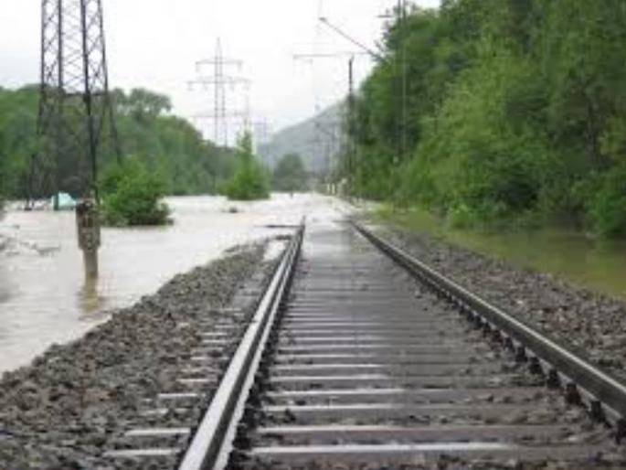 Heavy rains, floods also affect railway trains; Changes in railway train schedules due to rain | अतिवृष्टी, पुराचा रेल्वे गाड्यांनाही फटका; पावसामुळे रेल्वे गाड्यांच्या वेळापत्रकात बदल Heavy rains, floods also affect railway trains; Changes in railway train schedules due to rain | अतिवृष्टी, पुराचा रेल्वे गाड्यांनाही फटका; पावसामुळे रेल्वे गाड्यांच्या वेळापत्रकात बदल