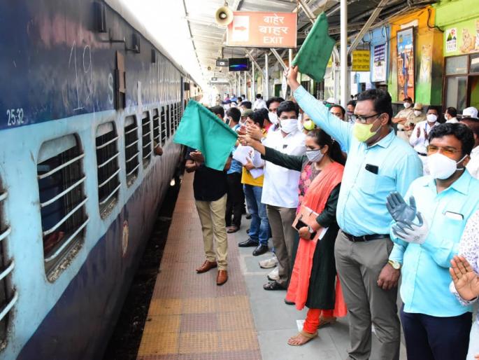 CoronaVirus Lockdown: Fifth Workers Special Train leaves for Uttar Pradesh with 1456 laborers | CoronaVirus Lockdown : पाचवी श्रमिक विशेष रेल्वे 1456 मजुरांसह उत्तरप्रदेशकडे रवाना