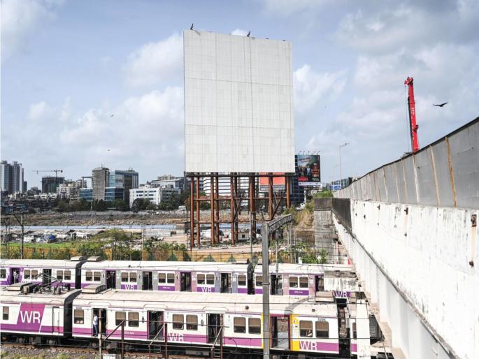 Who put up 103 out of 306 hoardings on railway land? | रेल्वेच्या जमिनीवरील ३०६ पैकी १०३ होर्डिंग्ज कोणी लावले? महापालिकेचे ठेवले कानावर हात, बॅनरमाफियांचे वाढले अतिक्रमण Who put up 103 out of 306 hoardings on railway land? | रेल्वेच्या जमिनीवरील ३०६ पैकी १०३ होर्डिंग्ज कोणी लावले? महापालिकेचे ठेवले कानावर हात, बॅनरमाफियांचे वाढले अतिक्रमण