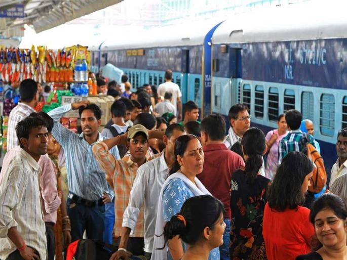 CCTV surveillance for rail; 2500 crores of funds will be raised | रेल्वेवर सीसीटीव्हीचा कडक पहारा; 2500 कोटी रुपयांचा निधी उभारणार CCTV surveillance for rail; 2500 crores of funds will be raised | रेल्वेवर सीसीटीव्हीचा कडक पहारा; 2500 कोटी रुपयांचा निधी उभारणार