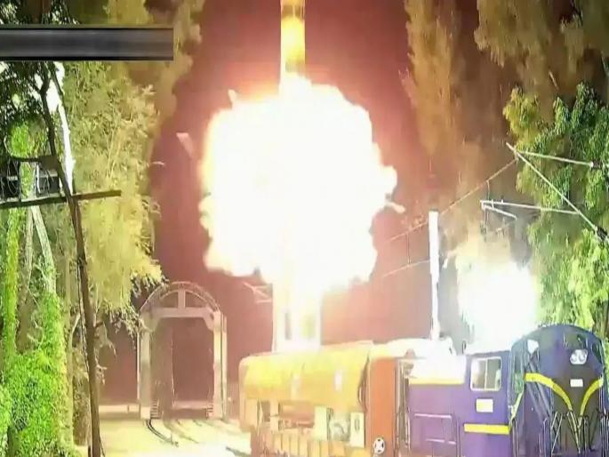 Missile launched from a moving train; India becomes the fourth country in the world to achieve such feat | ‘शक्ती’रूप! धावत्या रेल्वेतून मिसाइल लॉन्च; अशी कामगिरी करणारा भारत ठरला जगातील चौथा देश