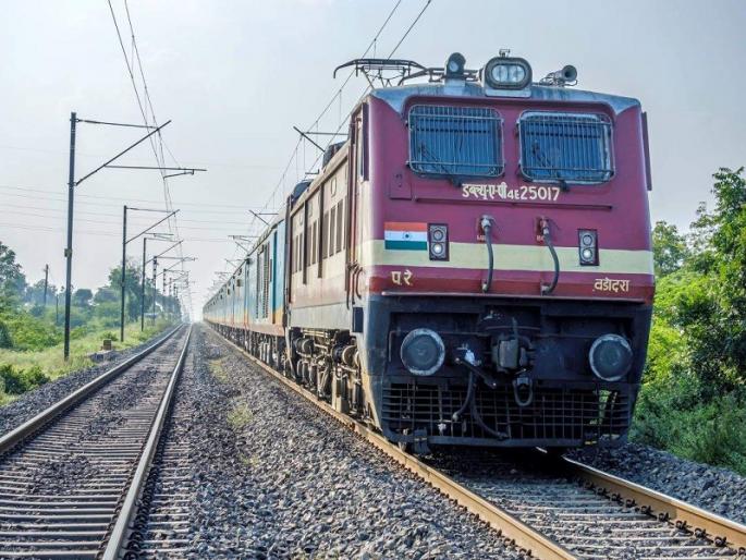 Indian Railway: Free travel by train has become expensive; A fine of four crores was paid | Indian Railway: रेल्वेतून फुकटचा प्रवास पडला महागात; भरला चार कोटींचा दंड Indian Railway: Free travel by train has become expensive; A fine of four crores was paid | Indian Railway: रेल्वेतून फुकटचा प्रवास पडला महागात; भरला चार कोटींचा दंड