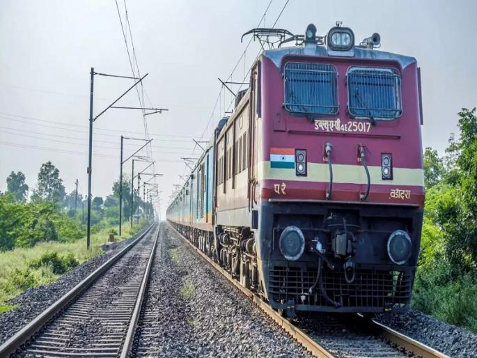22 special trains of Central Railway on Holi; Trains to Sawantwadi, Thivim, Danapur and Kanpur | Pune: होळीला मध्य रेल्वेच्या २२ विशेष गाड्या; सावंतवाडी, थिविम, दानापुर आणि कानपुरसाठी ट्रेन 22 special trains of Central Railway on Holi; Trains to Sawantwadi, Thivim, Danapur and Kanpur | Pune: होळीला मध्य रेल्वेच्या २२ विशेष गाड्या; सावंतवाडी, थिविम, दानापुर आणि कानपुरसाठी ट्रेन
