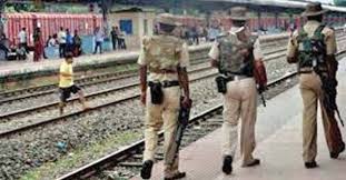 RAILWAYS RELATIVE RAILWAYS, RAILWAY POLICE REQUIREMENTS | राज्यात रेल्वेत घातपाताची शक्यता, रेल्वे पोलीसांना सर्तक राहण्याचे आदेश RAILWAYS RELATIVE RAILWAYS, RAILWAY POLICE REQUIREMENTS | राज्यात रेल्वेत घातपाताची शक्यता, रेल्वे पोलीसांना सर्तक राहण्याचे आदेश