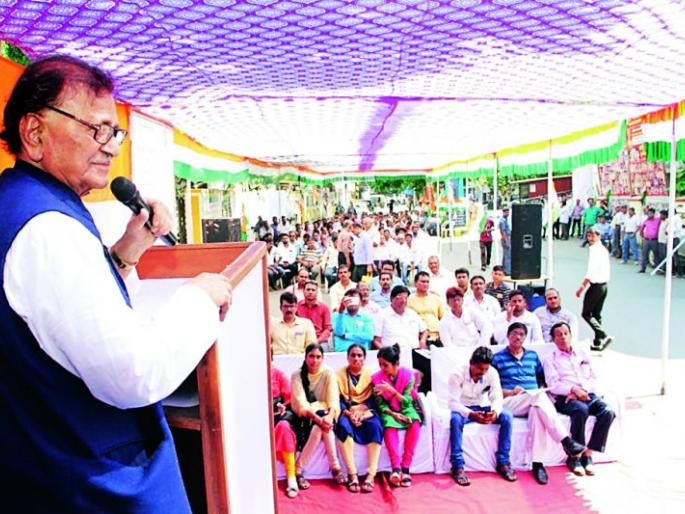 Get Ready to Fight Railway Privatization: R. P. Bhatnagar | रेल्वे खासगीकरणाविरुद्ध लढा देण्यास सज्ज रहा : आर. पी. भटनागर Get Ready to Fight Railway Privatization: R. P. Bhatnagar | रेल्वे खासगीकरणाविरुद्ध लढा देण्यास सज्ज रहा : आर. पी. भटनागर
