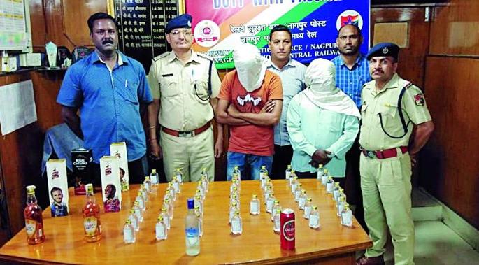 Now the liquor smuggler's morcha at Divyananga Koch | दारू तस्करांचा मोर्चा आता दिव्यांगांच्या कोचकडे Now the liquor smuggler's morcha at Divyananga Koch | दारू तस्करांचा मोर्चा आता दिव्यांगांच्या कोचकडे