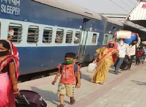Two new passengers from Satara district | सर्वसामान्यांचा प्रवास होणार सुखाचा; सातारा जिल्ह्यातून दोन पॅसेंजर धावू लागल्या Two new passengers from Satara district | सर्वसामान्यांचा प्रवास होणार सुखाचा; सातारा जिल्ह्यातून दोन पॅसेंजर धावू लागल्या