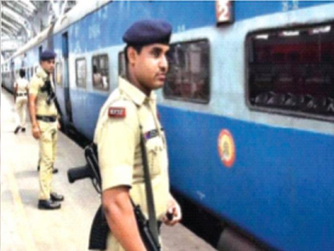 Security increased in 24 Express after Pahalgam attack, Miraj station sensitive | पहलगाम हल्ल्यानंतर २४ एक्स्प्रेसमध्ये सुरक्षा वाढली, मिरज स्थानक संवेदनशील