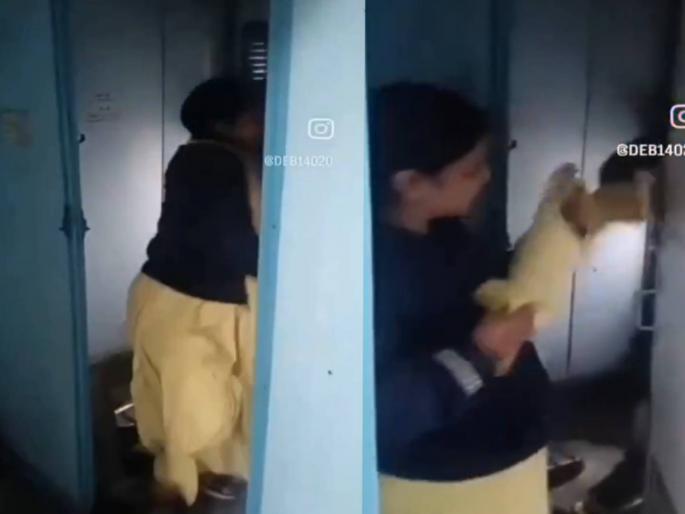 Train toilet or OYO room, couple caught on camera having fun with door closed; Video goes viral | ट्रेनचे टॉयलेट आहे की OYO ची रुम, दरवाजा बंद करून मजा करताना जोडपे कॅमेऱ्यात कैद; व्हिडीओ व्हायरल Train toilet or OYO room, couple caught on camera having fun with door closed; Video goes viral | ट्रेनचे टॉयलेट आहे की OYO ची रुम, दरवाजा बंद करून मजा करताना जोडपे कॅमेऱ्यात कैद; व्हिडीओ व्हायरल