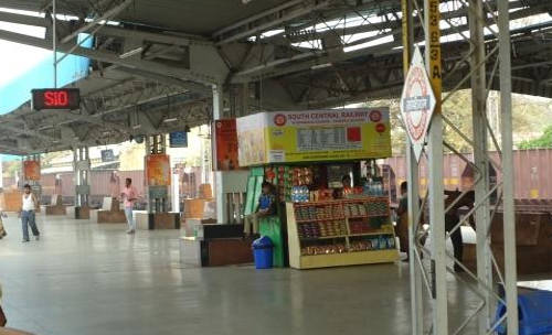 Good news for the professionals ... now you can do business at the train station | व्यावसायिकांनो खुशशबर... आता रेल्वे स्थानकावर तुम्हाला करता येणार व्यवसाय Good news for the professionals ... now you can do business at the train station | व्यावसायिकांनो खुशशबर... आता रेल्वे स्थानकावर तुम्हाला करता येणार व्यवसाय