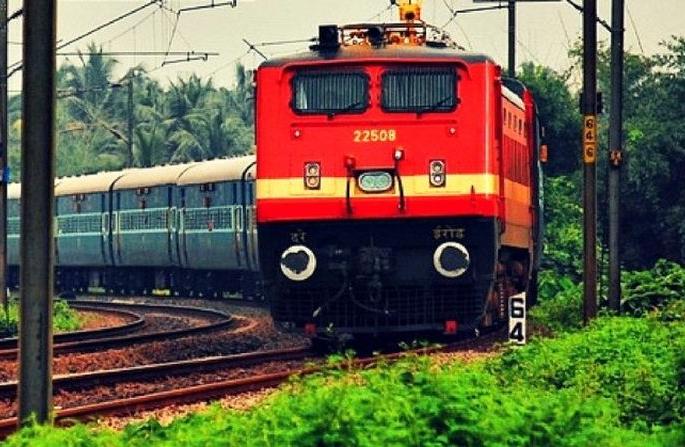 Railway-ST crosses Diwali at Rs 5 crore | रेल्वे-एसटीची दिवाळी पाच कोटींच्या पार Railway-ST crosses Diwali at Rs 5 crore | रेल्वे-एसटीची दिवाळी पाच कोटींच्या पार