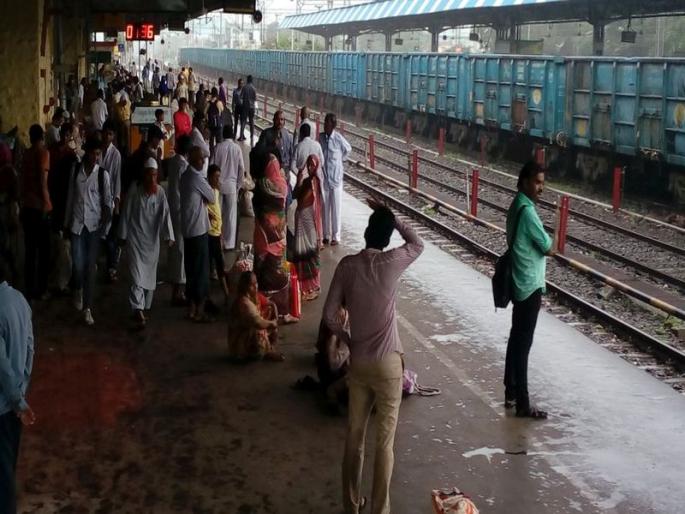 Automatic Rain Line to be installed at West railway station at six places | पश्चिम रेल्वे स्थानकावर सहा ठिकाणी बसविणार स्वयंचलित पर्जन्यमापक Automatic Rain Line to be installed at West railway station at six places | पश्चिम रेल्वे स्थानकावर सहा ठिकाणी बसविणार स्वयंचलित पर्जन्यमापक