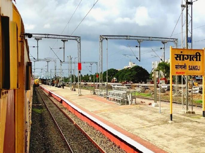 If there is a trip, group booking the train will stop for extra time | सहल, ग्रुपचे बुकिंग असेल, तर रेल्वे जादा वेळ थांबणार If there is a trip, group booking the train will stop for extra time | सहल, ग्रुपचे बुकिंग असेल, तर रेल्वे जादा वेळ थांबणार