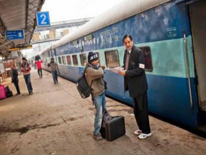 Police do ticketless travel threaten Displeasure of Railway TCs | पोलिस करतात विनातिकीट प्रवास, धमक्या देतात; रेल्वे टीसींची नाराजी Police do ticketless travel threaten Displeasure of Railway TCs | पोलिस करतात विनातिकीट प्रवास, धमक्या देतात; रेल्वे टीसींची नाराजी