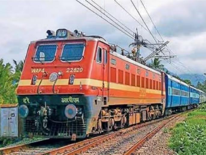 1.72 crore rupees has been collected by Central Railway in Pune section from ticketless passengers | २० हजार फुकट्यांचा रेल्वे प्रवास, पुणे विभागातील मध्य रेल्वेने कारवाईत कमावले १.७२ कोटी 1.72 crore rupees has been collected by Central Railway in Pune section from ticketless passengers | २० हजार फुकट्यांचा रेल्वे प्रवास, पुणे विभागातील मध्य रेल्वेने कारवाईत कमावले १.७२ कोटी