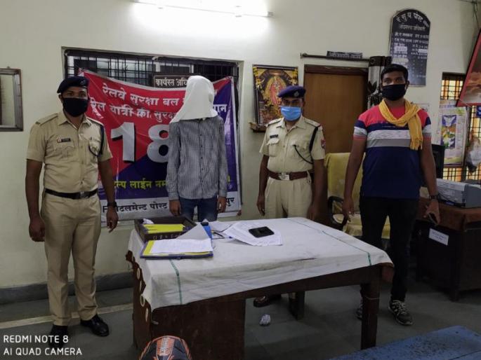 Black market of railway e-tickets in Nagpur | नागपुरात रेल्वेच्या ई-तिकिटांचा काळाबाजार Black market of railway e-tickets in Nagpur | नागपुरात रेल्वेच्या ई-तिकिटांचा काळाबाजार