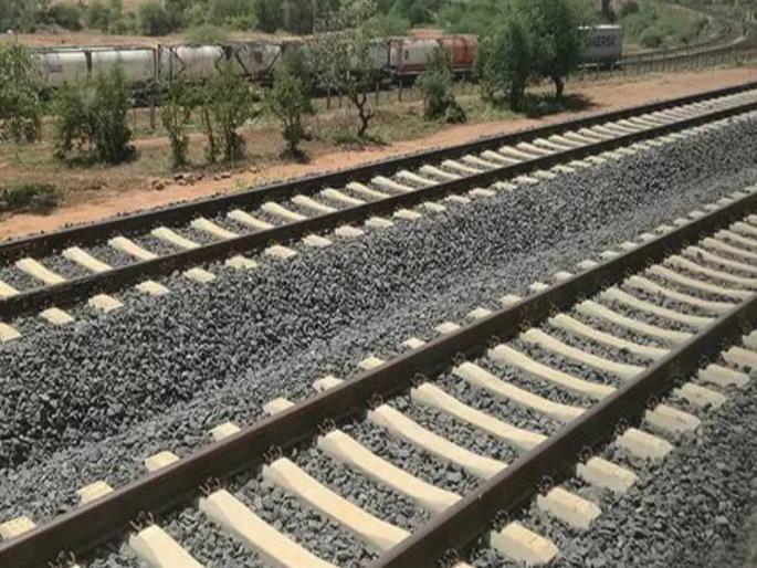Body of 11-year-old boy found on railway tracks; Kidney suspected to have been removed | रेल्वे रुळावर आढळला ११ वर्षांच्या मुलाचा मृतदेह; किडनी काढून घेतल्याचा संशय