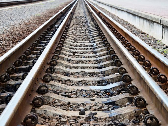 Acceleration of Pune-Miraj railway work; The work is likely to be completed within six months | पुणे-मिरज लोहमार्गाच्या कामाला गती; सहा महिन्यांत काम पूर्ण होण्याची शक्यता Acceleration of Pune-Miraj railway work; The work is likely to be completed within six months | पुणे-मिरज लोहमार्गाच्या कामाला गती; सहा महिन्यांत काम पूर्ण होण्याची शक्यता