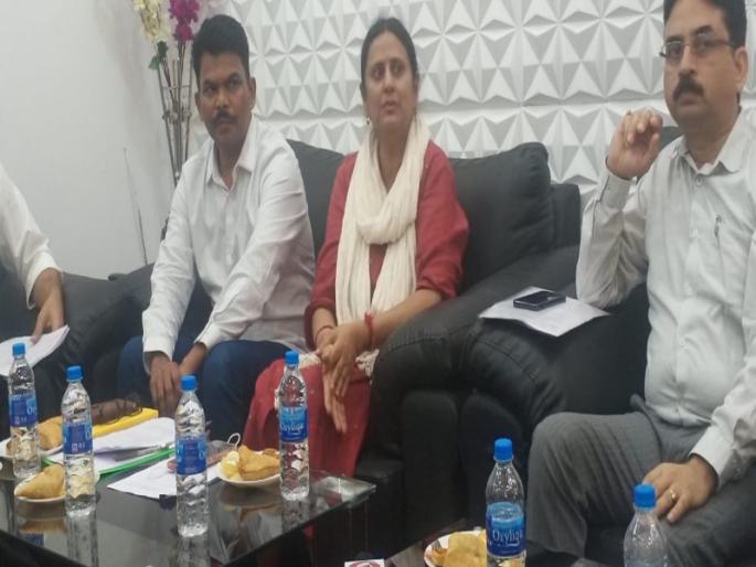 Railway officials forgot about Rail Neer Why force the shopkeepers | Pune Railway: रेल्वेच्या अधिकाऱ्यांनाच पडला ‘रेल नीर’चा विसर; दुकानदारांना जबरदस्ती का?