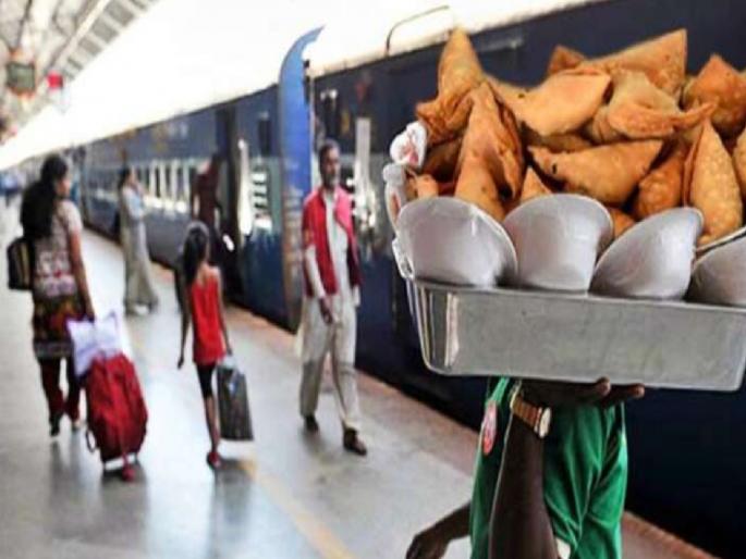 Vade-samosa likely to disappear from railway stations; Administration suggests alternative measures | रेल्वे स्थानकांतून वडे-समोसे गायब होण्याची शक्यता; प्रशासनाकडून पर्यायी उपाययोजनांची सूचना Vade-samosa likely to disappear from railway stations; Administration suggests alternative measures | रेल्वे स्थानकांतून वडे-समोसे गायब होण्याची शक्यता; प्रशासनाकडून पर्यायी उपाययोजनांची सूचना