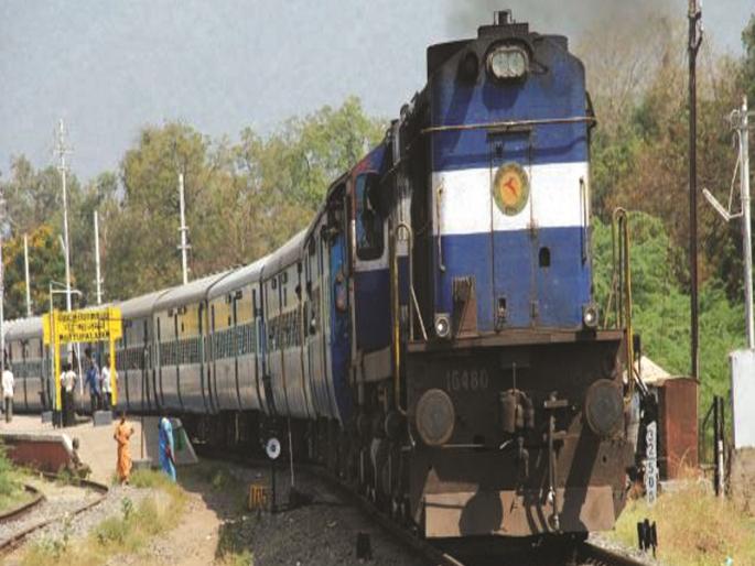 38 people from the shelter left for Madhya Pradesh and Uttar Pradesh by special train | निवारा गृहातील ३८ जण विशेष रेल्वेने मध्यप्रदेश, उत्तरप्रदेशला रवाना 38 people from the shelter left for Madhya Pradesh and Uttar Pradesh by special train | निवारा गृहातील ३८ जण विशेष रेल्वेने मध्यप्रदेश, उत्तरप्रदेशला रवाना