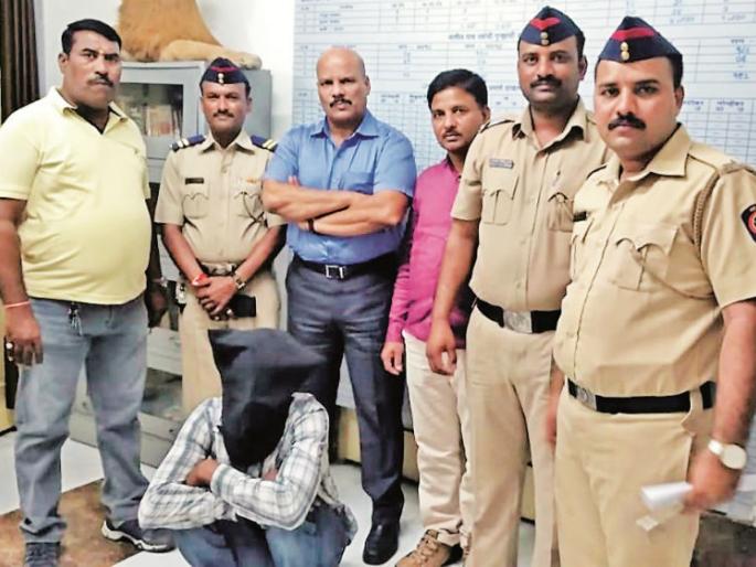 Mobile phone seizure of railway passenger caught, lakh of mobile phones seized | रेल्वे प्रवाशांचे मोबाईल चोरणारा अटकेत, लाखाचे मोबाईल जप्त