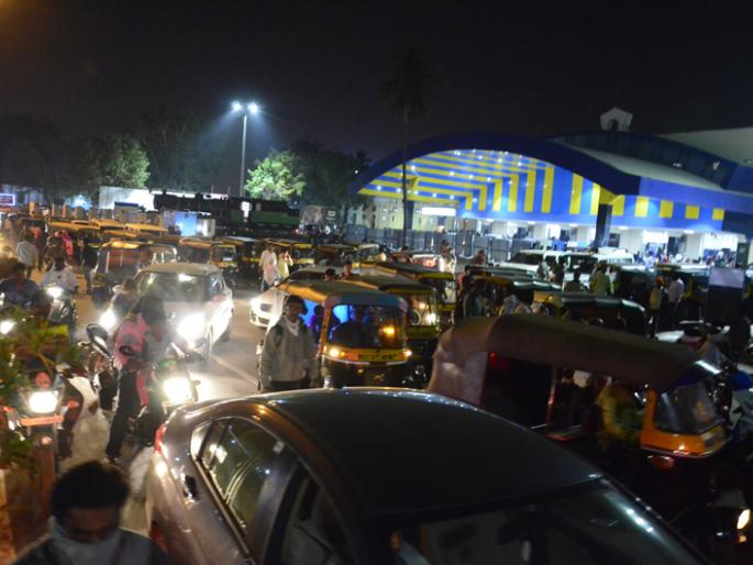 Solapur of the night; Anna, that is why I fall in love with ... | रात्रीचे सोलापूर ; अण्णा, बरं झालं नायतर मयत गळ्यात पडत हुतं...