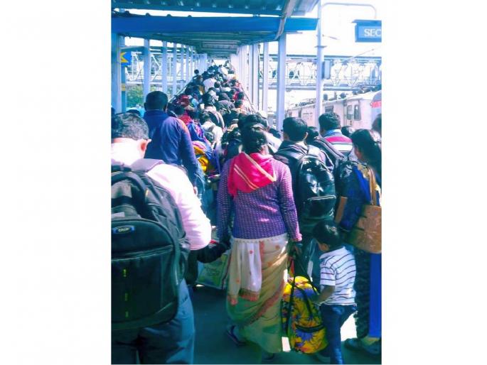 incident like Ballarshah railway bridge accident can be repeated at Gondia railway station | ..तर गोंदिया रेल्वे स्थानकावर होऊ शकते बल्लारशासारख्या घटनेची पुनरावृत्ती!