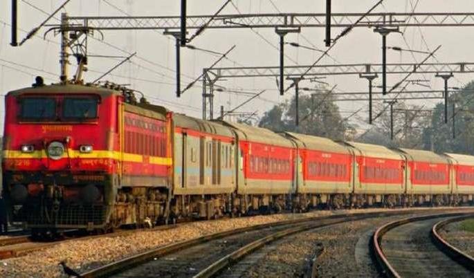 Exclusive; Railway trucks will pass through the fields of two thousand farmers in 30 villages | Exclusive; ३० गावांतील दोन हजार शेतकऱ्यांच्या शेतातून जाणार रेल्वे ट्रक