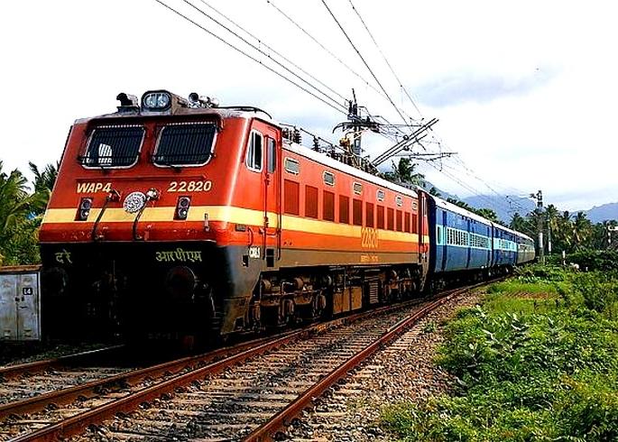 Railways pays farmers five times as much | संपादित होणाऱ्या जमिनीचा रेल्वेचा शेतकऱ्यांना पाचपट मोबदला Railways pays farmers five times as much | संपादित होणाऱ्या जमिनीचा रेल्वेचा शेतकऱ्यांना पाचपट मोबदला