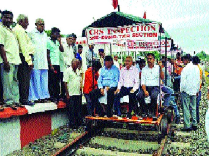 Double railroad test from Taka to Shenola | ताकारी ते शेणोलीदरम्यान दुहेरी रेल्वेमार्गाची चाचणी