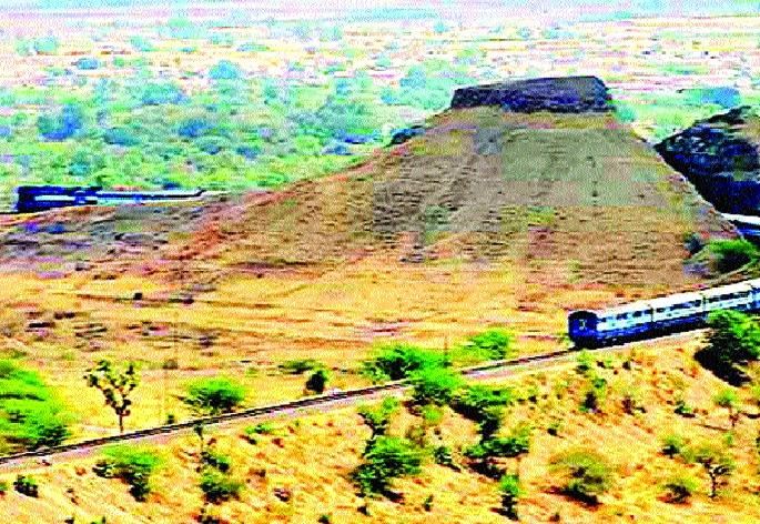 The round-trip round the track runs straight | वळणावरची गोल रेल्वे धावणार सरळ रेषेत The round-trip round the track runs straight | वळणावरची गोल रेल्वे धावणार सरळ रेषेत
