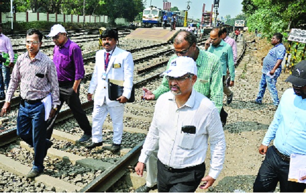 'No entry' on Kolhapur railway system | कोल्हापूर रेल्वे रूळावर ’नो एंट्री’ 'No entry' on Kolhapur railway system | कोल्हापूर रेल्वे रूळावर ’नो एंट्री’