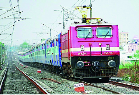 Reach Pune from Solapur for just Rs 55; Good news for railway passengers | सोलापूरहून पुण्याला पोहोचा फक्त ५५ रुपयांत; रेल्वे प्रवाशांसाठी आनंदाची बातमी Reach Pune from Solapur for just Rs 55; Good news for railway passengers | सोलापूरहून पुण्याला पोहोचा फक्त ५५ रुपयांत; रेल्वे प्रवाशांसाठी आनंदाची बातमी