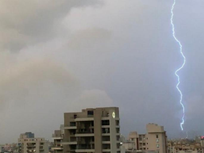 relief from the midday heat; Varunaraja rained in Pune with thunderbolts | Pune Rain: दुपारच्या उकाड्यापासून सुटका; विजांच्या कडकडाटासह पुण्यात वरूणराजा बरसला relief from the midday heat; Varunaraja rained in Pune with thunderbolts | Pune Rain: दुपारच्या उकाड्यापासून सुटका; विजांच्या कडकडाटासह पुण्यात वरूणराजा बरसला