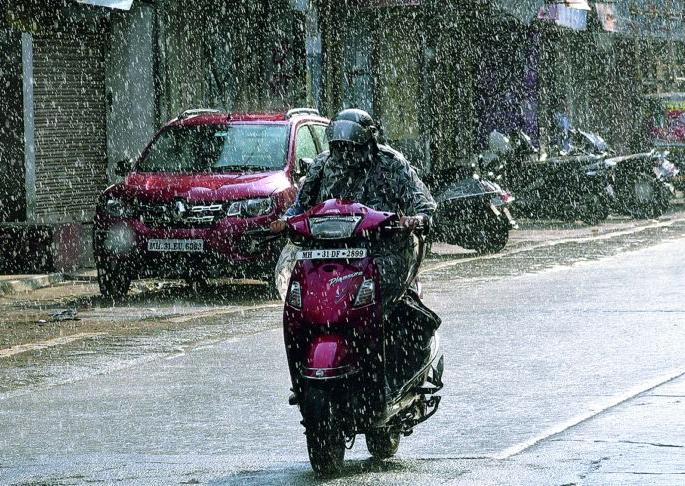 Rain in Nagpur, drop in temperature in Vidarbha | नागपुरात पाऊस, विदर्भातील तापमानात घट Rain in Nagpur, drop in temperature in Vidarbha | नागपुरात पाऊस, विदर्भातील तापमानात घट