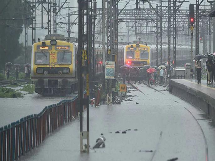 Rain rains over Mumbai; But the warning is still there | मुंबईत पावसाचा जोर ओसरला; मात्र सतर्कतेचा इशारा कायम Rain rains over Mumbai; But the warning is still there | मुंबईत पावसाचा जोर ओसरला; मात्र सतर्कतेचा इशारा कायम